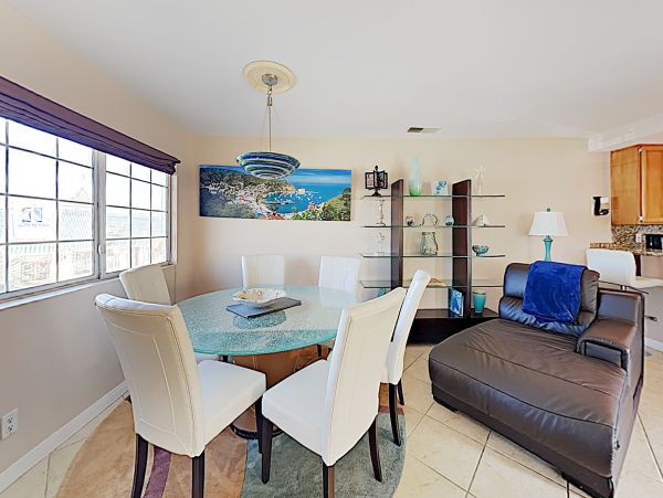Three Bedroom Newport Beach Vacation Duplex Sleeps 10 Guests