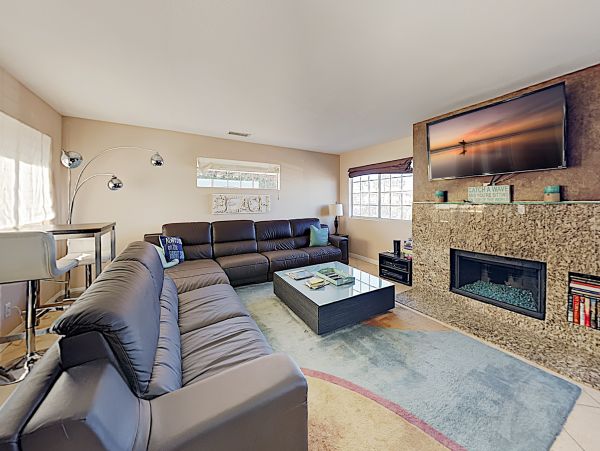 Three Bedroom Newport Beach Vacation Duplex Sleeps 10 Guests