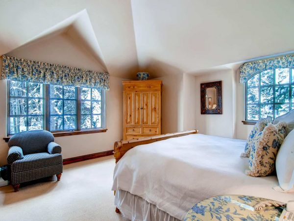 Luxury 5 Bedrooms Rental Home in Beaver Creek with Hot Tub