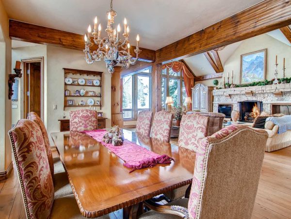 Luxury 5 Bedrooms Rental Home in Beaver Creek with Hot Tub