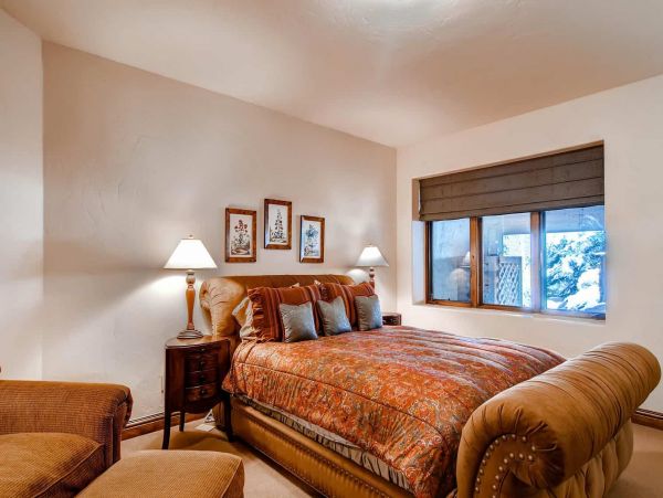 Luxury 5 Bedrooms Rental Home in Beaver Creek with Hot Tub
