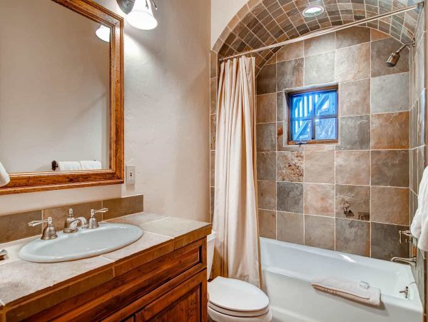 Luxury 5 Bedrooms Rental Home in Beaver Creek with Hot Tub