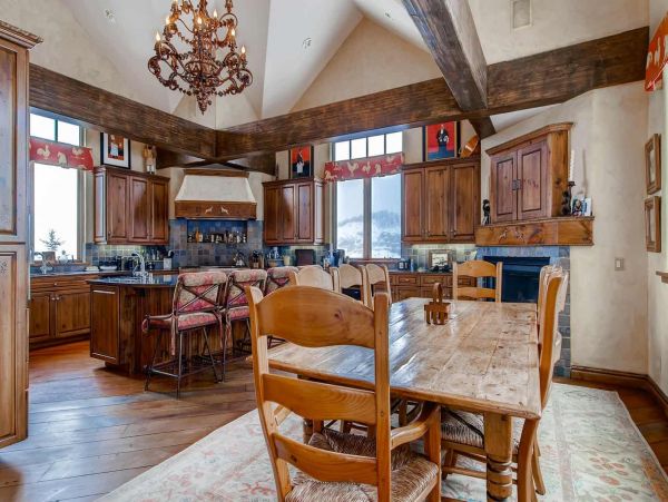 Luxury 5 Bedrooms Rental Home in Beaver Creek with Hot Tub
