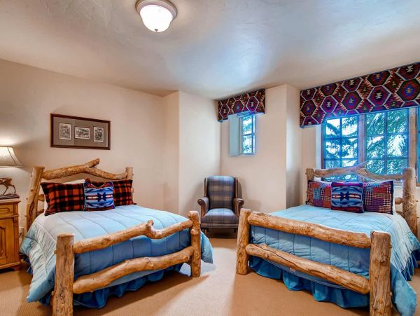 Luxury 5 Bedrooms Rental Home in Beaver Creek with Hot Tub