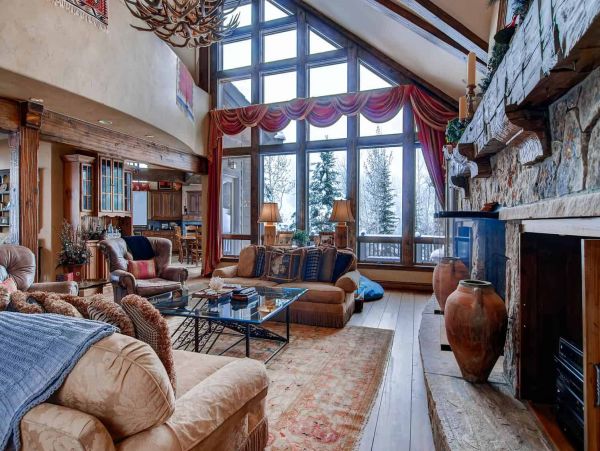 Luxury 5 Bedrooms Rental Home in Beaver Creek with Hot Tub