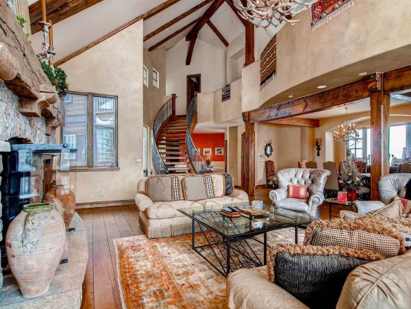 Luxury 5 Bedrooms Rental Home in Beaver Creek with Hot Tub