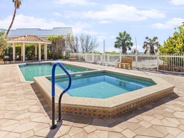 On Beach Holmes Beach 3 Bedroom Plus Den Vacation Condo