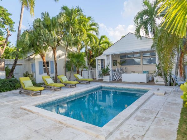 Five Bedroom Partial Harbour Views Bahamas Vacation Home