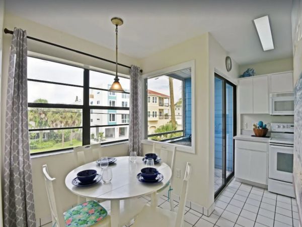 Siesta Key Beach Rental  6-Bedroom Vacation Home with Private Beach Access