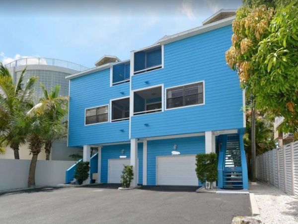 Siesta Key Beach Rental  6-Bedroom Vacation Home with Private Beach Access