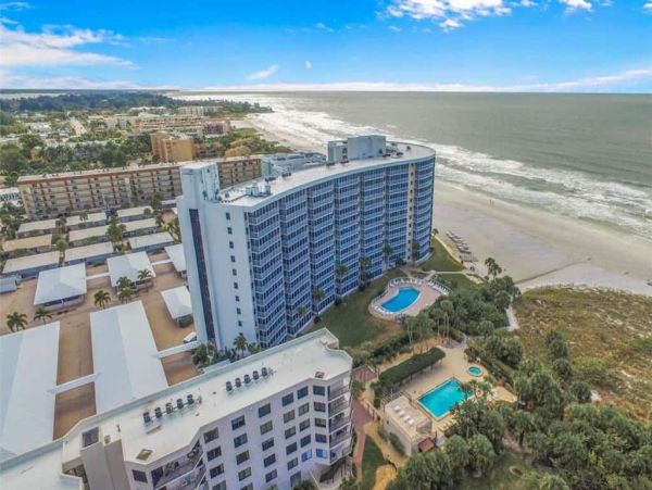 Siesta Key Vacation Rental Condo on Beach with Communal Pool