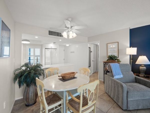 Siesta Key Vacation Rental Condo on Beach with Communal Pool