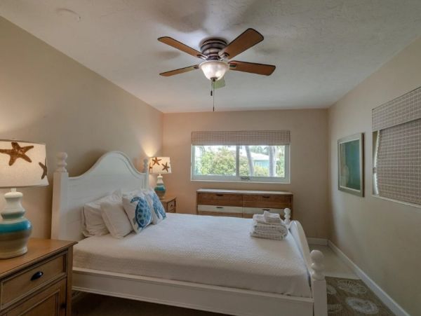 Marathon Six Bedroom Family Fun Home Pool & Spa Sleeps 14
