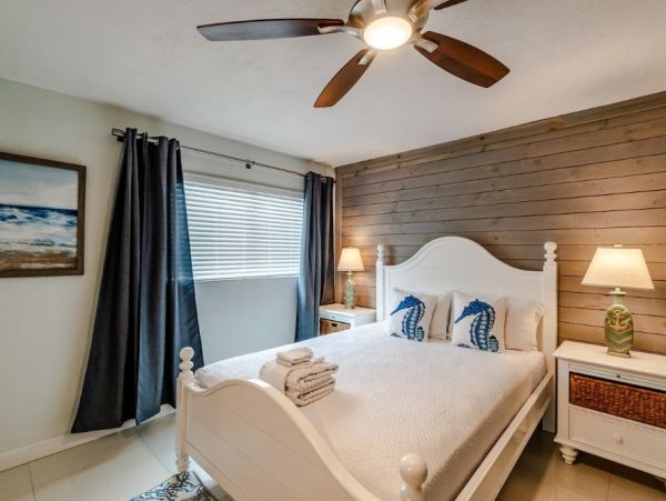 Marathon Six Bedroom Family Fun Home Pool & Spa Sleeps 14