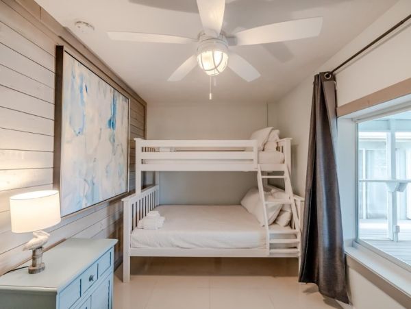 Marathon Six Bedroom Family Fun Home Pool & Spa Sleeps 14