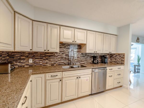 Marathon Six Bedroom Family Fun Home Pool & Spa Sleeps 14