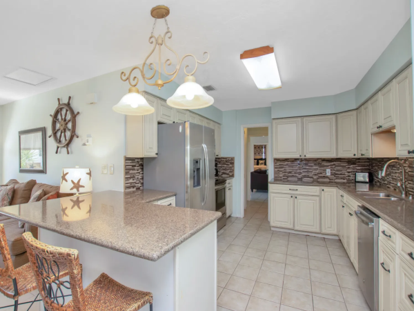Marathon Six Bedroom Family Fun Home Pool & Spa Sleeps 14
