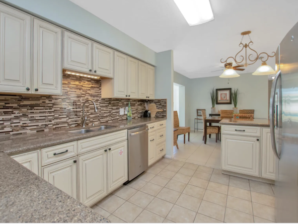 Marathon Six Bedroom Family Fun Home Pool & Spa Sleeps 14