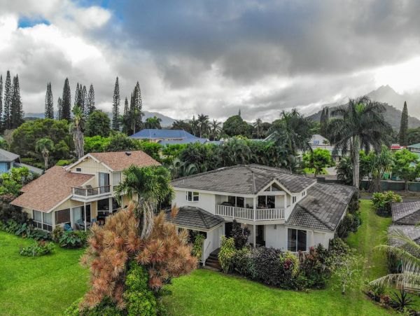 Four Bedroom Princeville Vacation Home Sleeps 12 Guests