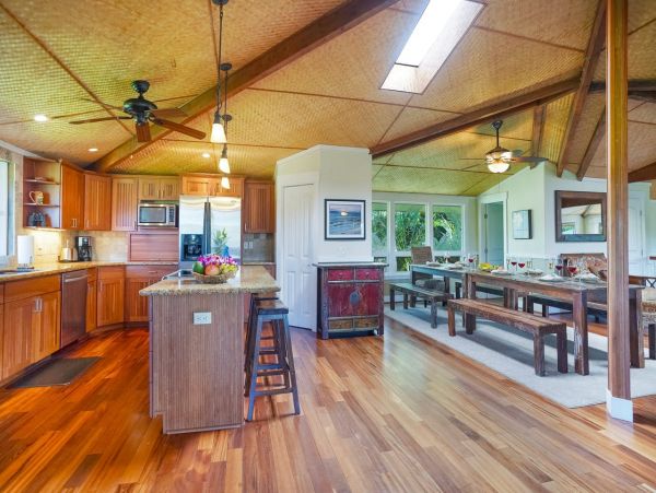 Four Bedroom Princeville Vacation Home Sleeps 12 Guests