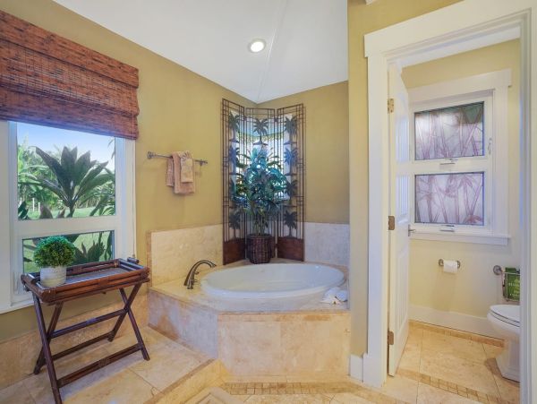 Four Bedroom Princeville Vacation Home Sleeps 12 Guests