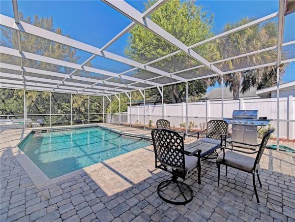 Three Bedroom Bradenton Vacation Home Sleeps 10 Guests