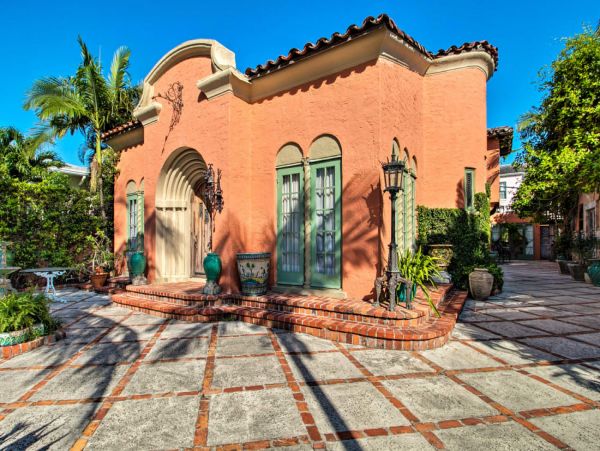 West Palm Beach Luxury Vacation Home Sleeps Ten Guests