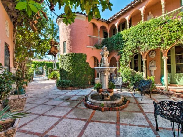 West Palm Beach Luxury Vacation Home Sleeps Ten Guests