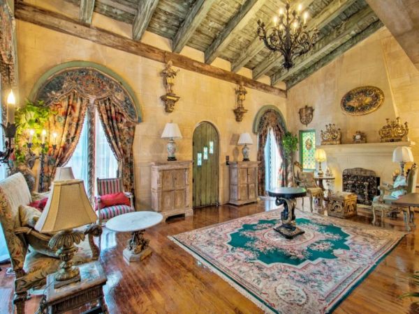 West Palm Beach Luxury Vacation Home Sleeps Ten Guests
