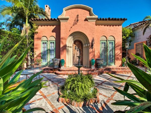 West Palm Beach Luxury Vacation Home Sleeps Ten Guests