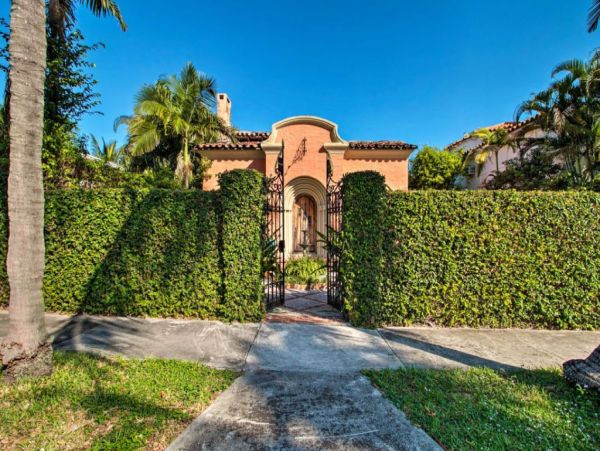 West Palm Beach Luxury Vacation Home Sleeps Ten Guests