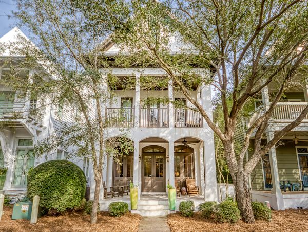 Gorgeous House with 4 Bedrooms and Great Amenities