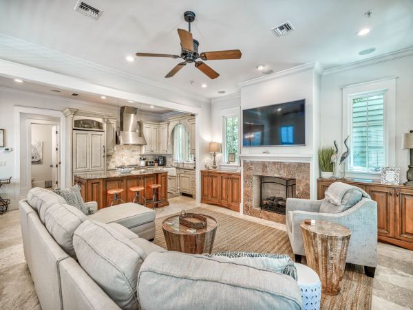Gorgeous House with 4 Bedrooms and Great Amenities