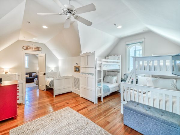 Gorgeous House with 4 Bedrooms and Great Amenities
