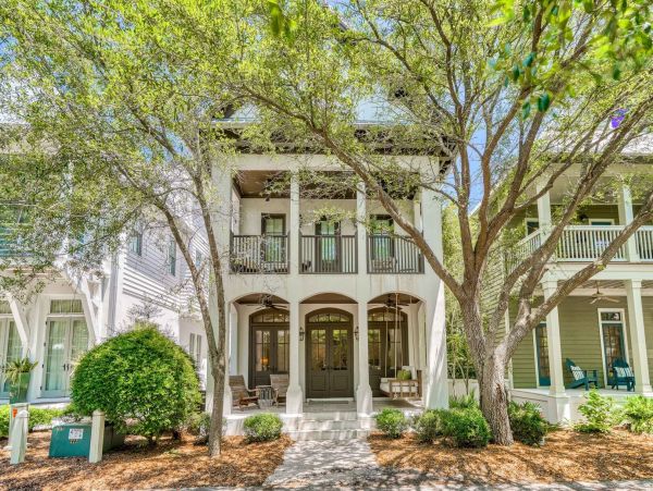 Gorgeous House with 4 Bedrooms and Great Amenities