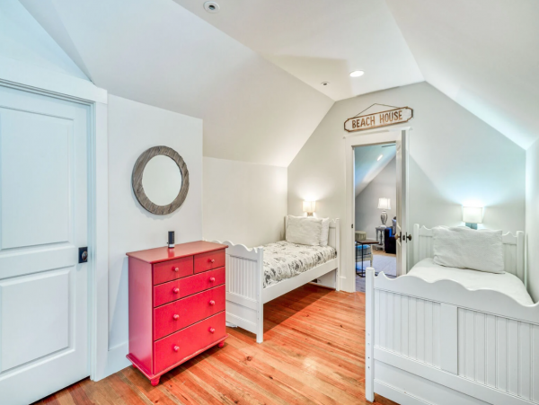 Gorgeous House with 4 Bedrooms and Great Amenities