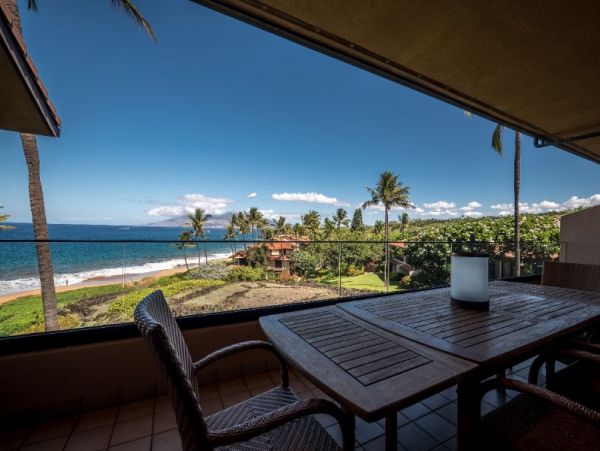 Beachfront Vacation Rental with 2 Bedrooms & Ocean Views