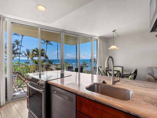 Oceanfront South Kihei Vacation Rental - Maui Beachfront Condo with Pool