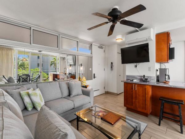 Oceanfront South Kihei Vacation Rental - Maui Beachfront Condo with Pool