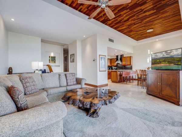 Beachfront Vacation Rental 2 Bedroom & Amazing Views