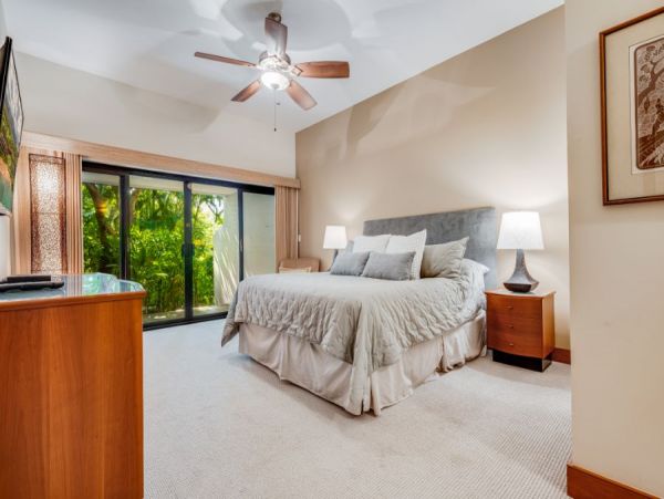 Beachfront Vacation Rental 2 Bedroom & Amazing Views