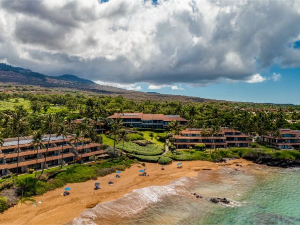 Beachfront Vacation Rental 2 Bedroom & Amazing Views