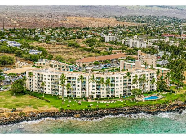 Oceanfront 3 Bedroom Condo in Maui