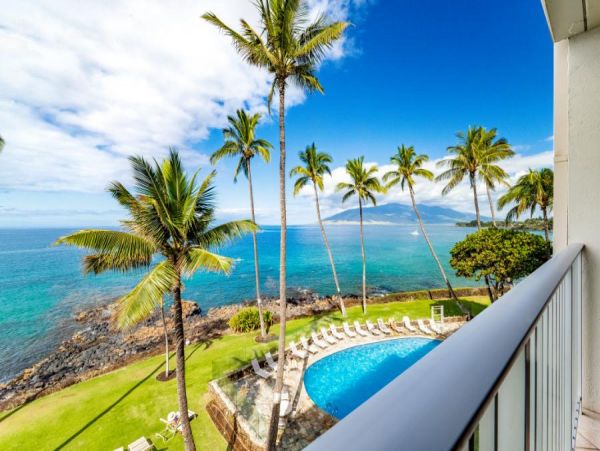 Oceanfront 3 Bedroom Condo in Maui