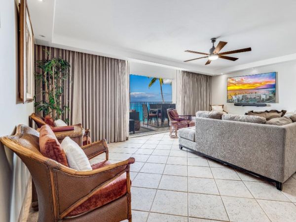 Oceanfront 3 Bedroom Condo in Maui