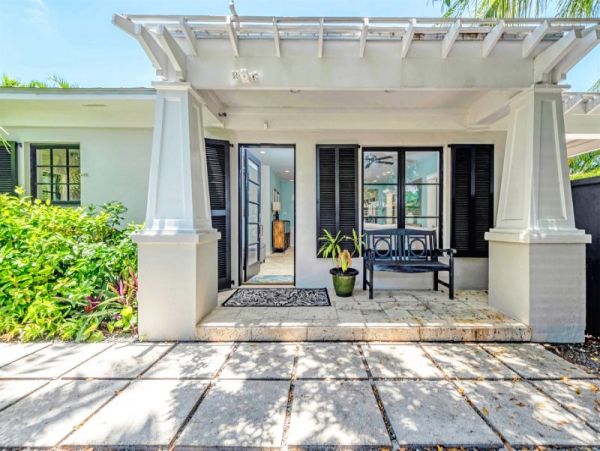 Key West Upscale 2 Bedroom Home with Guest House and Pool