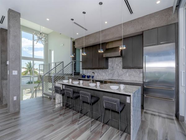 Modern Luxury 3-Bedroom Pool Home in Marathon