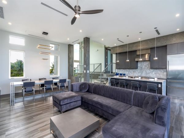 Modern Luxury 3-Bedroom Pool Home in Marathon