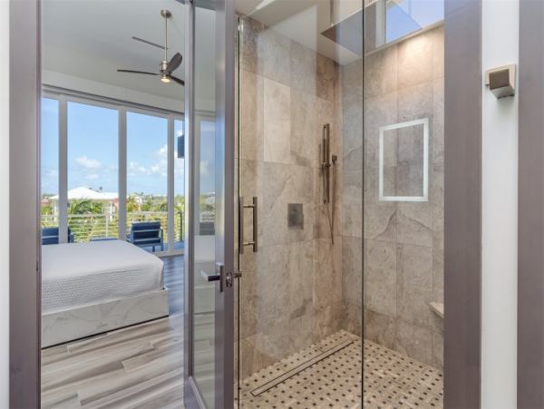 Modern Luxury 3-Bedroom Pool Home in Marathon