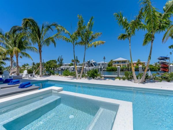 Modern Luxury 3-Bedroom Pool Home in Marathon